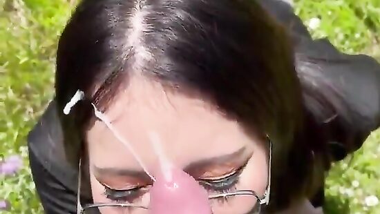 Дал в ротик милашке с сайта