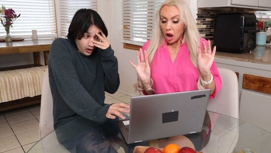 Когда подхватила вирус на порно сайте