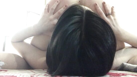 Полина из Одессы с подругой Катей