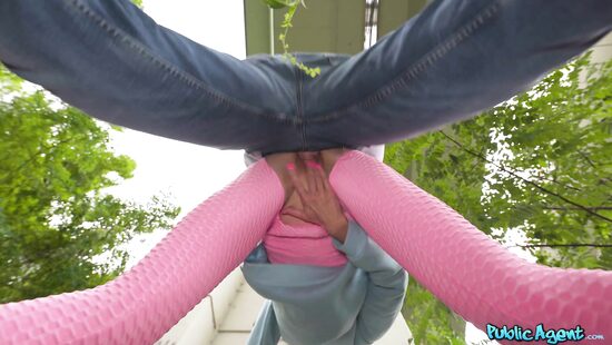 Внизу по реке