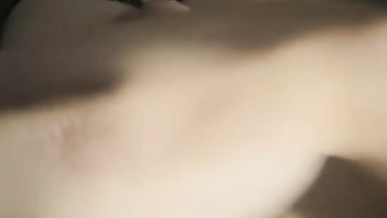 шлюза дрочит свой ствол