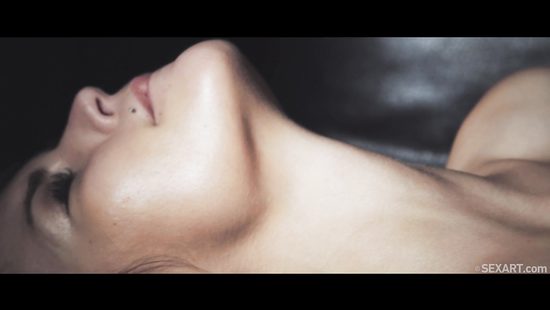 Выгнал приятеля чтобы сексом успокоить расстроенную подружку