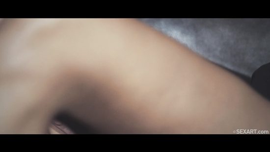 Выгнал приятеля чтобы сексом успокоить расстроенную подружку