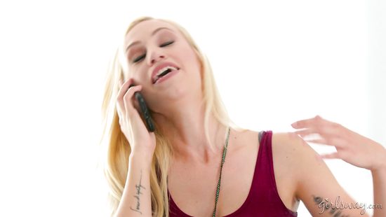 Преподша устроила групповуху с двумя красивыми студентками