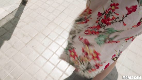 Похотливый пикапер оттрахал продажную потаскушку в бритую киску под мостом