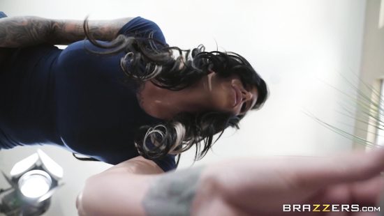 Пришла к сестре за нижним бельём и соблазнила её мужа