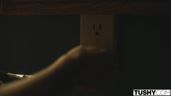 Шикарная телочка совершает анальную измену из-за неверного муженька