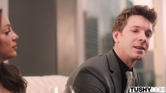 Шикарная телочка совершает анальную измену из-за неверного муженька