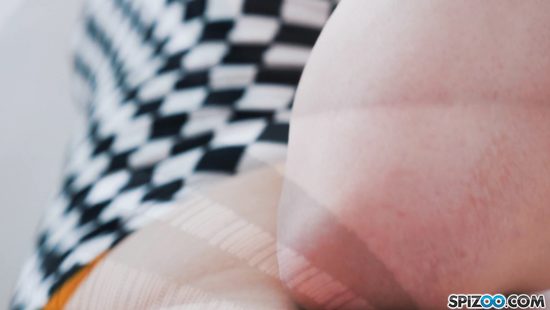 Рыжая тёлка балдеет от вибратора и большого члена очкастого бойфренда