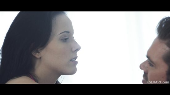 Озабоченный парень оттрахал худенькую девушку в киску и кончил внутрь