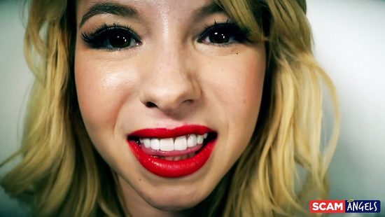 Похотливый доктор оттрахал двух медсестричек лесбиянок огромным членом