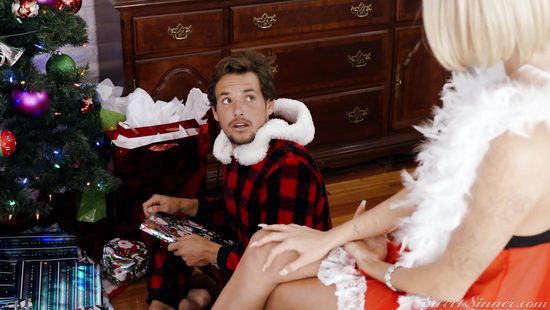 Под Новый год замужняя хозяйка соблазнила своего квартиранта