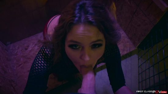 Выпустил сексуальную рабыню из клетки и отодрал сучку