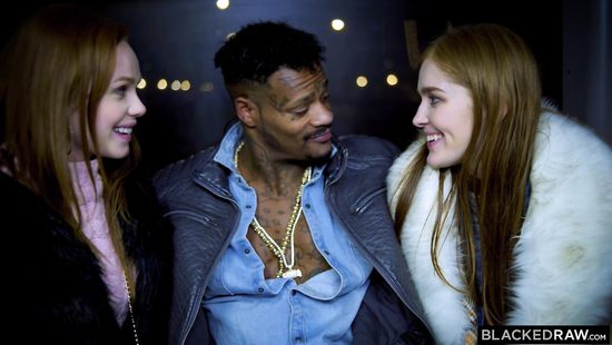 Снял в автобусе двух рыжих шлюшек и приболтал на жаркий трах