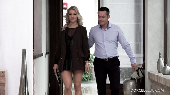 Элитная шалава согласилась на секс с двойным проникновением