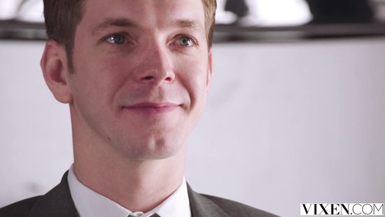 Близкие подруги за большие деньги согласились на групповуху с богачом