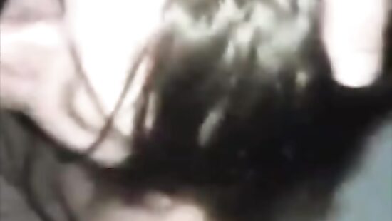 Жадно сосет