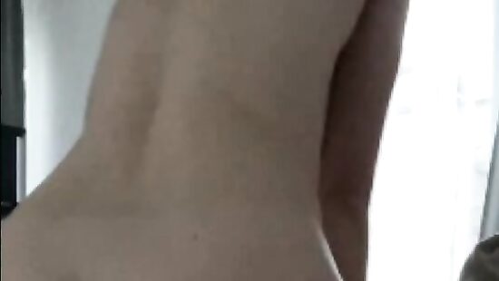 Трахает себя