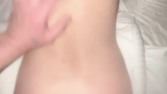 Трахает русскую раком .