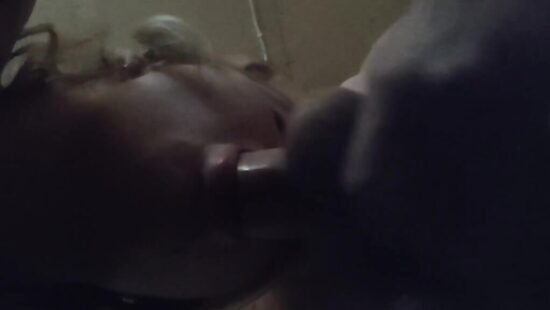 Кончил в рот на камеру жене