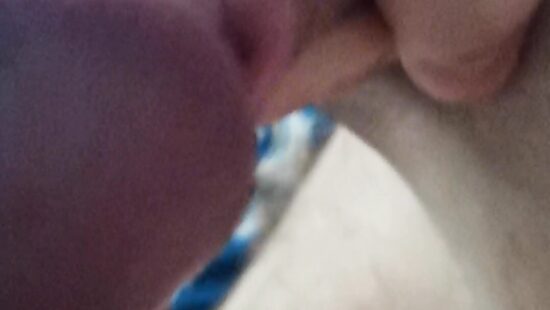 Утром разбудил меня мой твёрдый член!