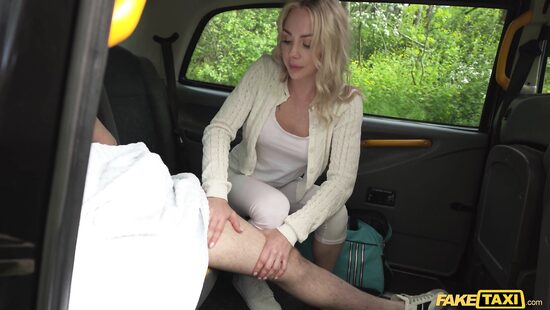 Членосажный салон на заднем сиденье