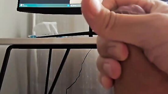 Кончил на сладкую киску)