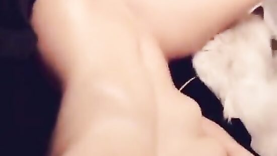 Смотрю порно и трогаю свои сиськи