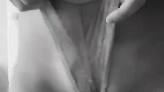 Кто хочет снять с меня трусики?