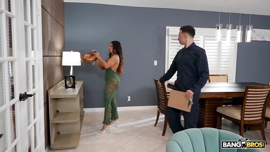 В потоке трусов сисько-инспекции