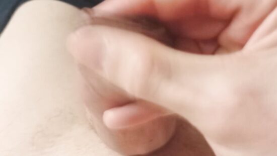 Я дрочу член и кончаю