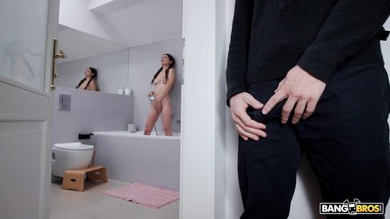 Добыча отчима-вуайериста