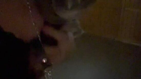 Отсос шлюшки на коленях ))