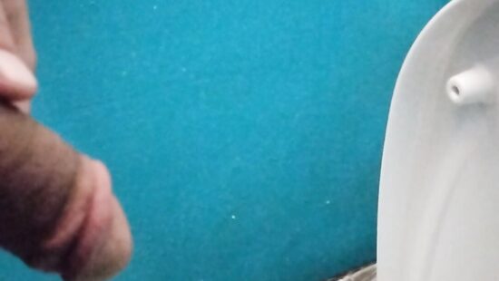 Пенис писает