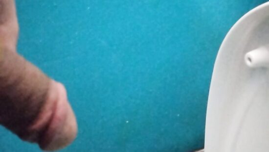 Пенис писает