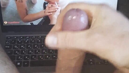 Просмотр порно и дрочка