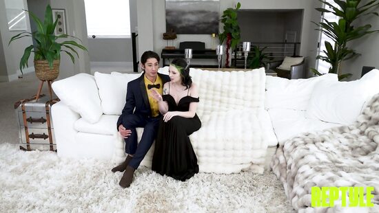 Из френдзоны выходят с раздвинутыми ногами