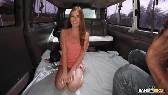 Без труда не раздвинешь и ноги в БэнгБусе