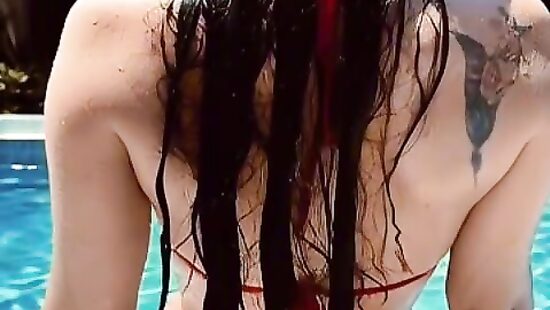 I like to be photographed, sex and the sea 