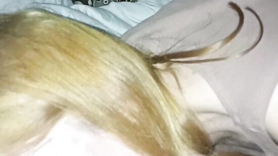 Сосет и лижет