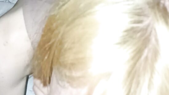 Сосет и лижет