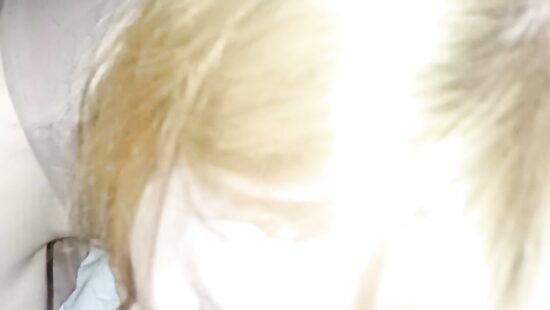 Сосет и лижет