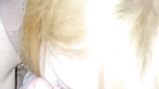 Сосет и лижет