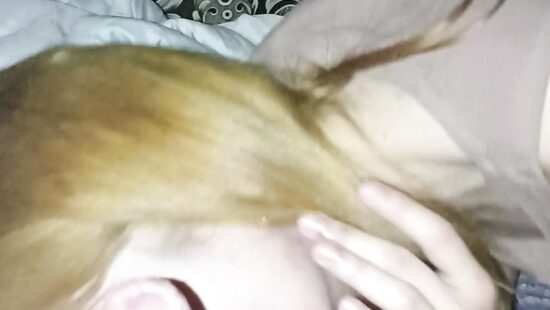 Сосет и лижет