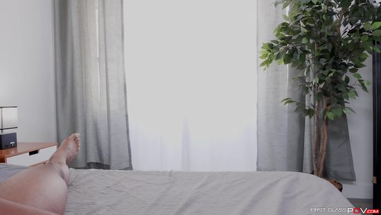 Грудастая шлюшка устроила косплей секс темнокожему клиенту