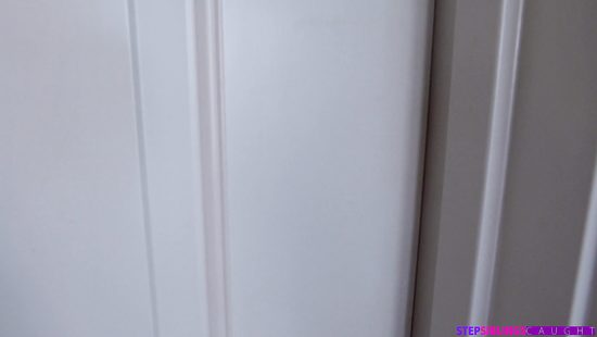 Привлекательная блондиночка отсосала наглому парню и дала в бритую киску