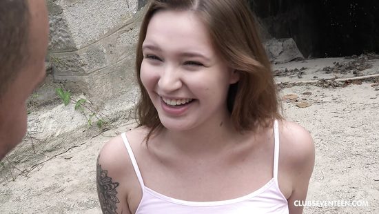 Спортивный ловелас нежно отымел молоденькую любовницу возле речки