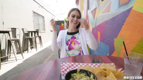 Пикапер подцепил гламурную шлюшку и оттрахал мощным членом в душевой