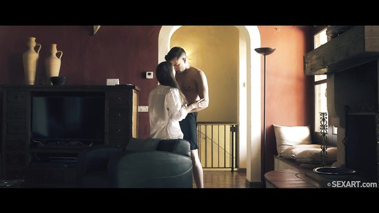 Мажор после тренировки отжарил плоскогрудую подружку в узенькую вагину