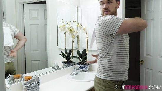 Застал рыжую телочку за мастурбацией в секс чате и жестко оттрахал в письку